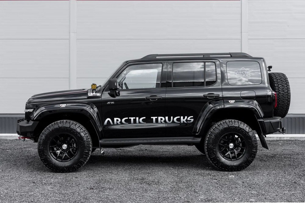 TANK 300 Arctic Trucks AT31, вид сбоку