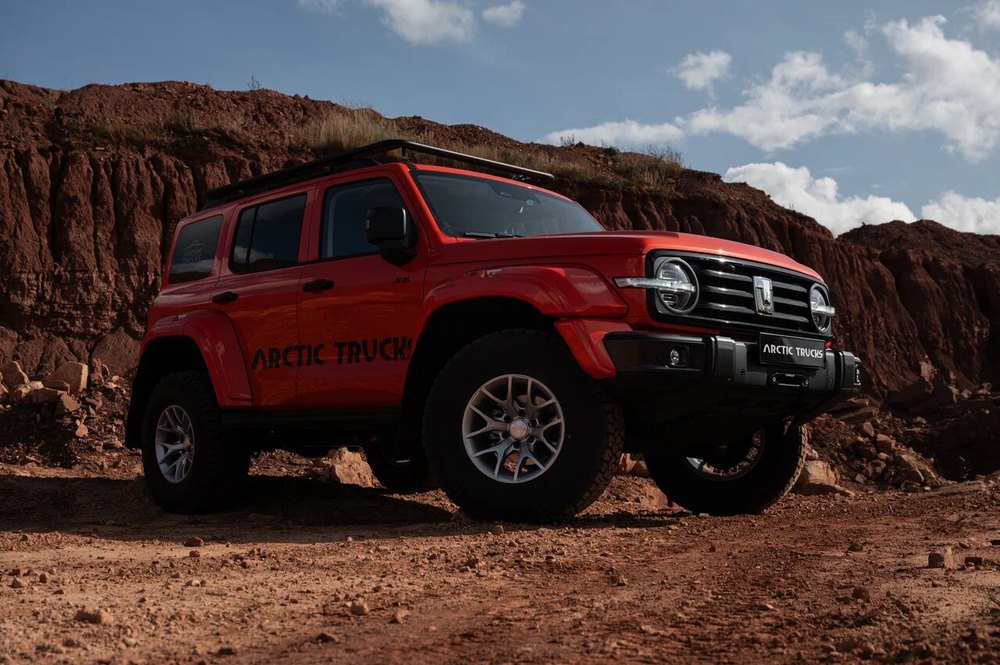 TANK 300 Arctic Trucks AT35 на каменистом рельефе