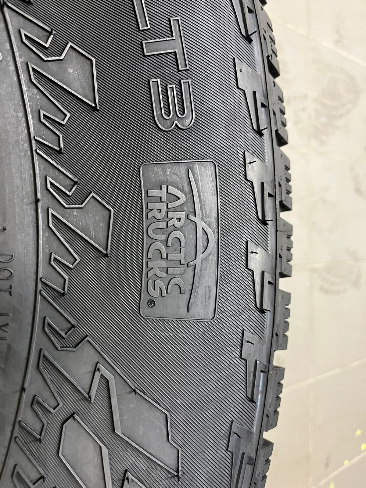 NOKIAN HKPL LT 3  315/70 R 17 121/118Q шип
