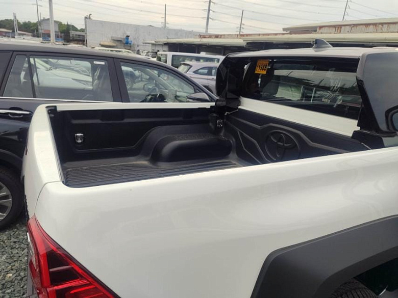 Hilux *4828