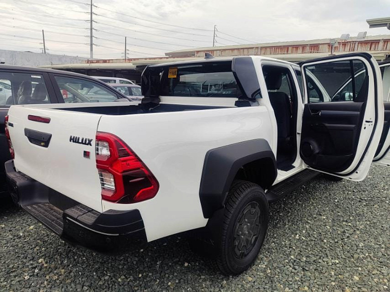 Hilux *4828